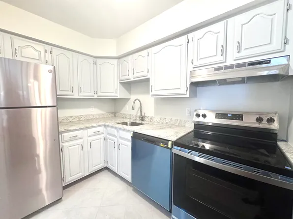 4975 Washington St #109A, West Roxbury, MA 02132