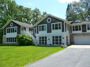 6664 Crow Creek Rd, Bettendorf, IA 52722