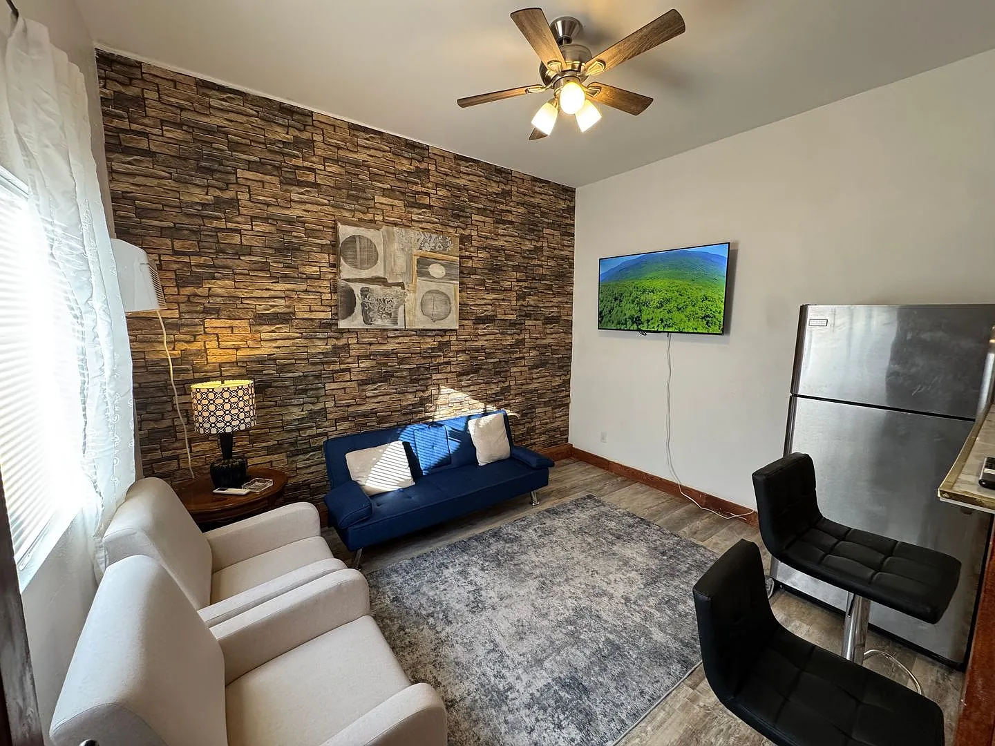 1 Bedroom - 1 Bathroom — Photo 4