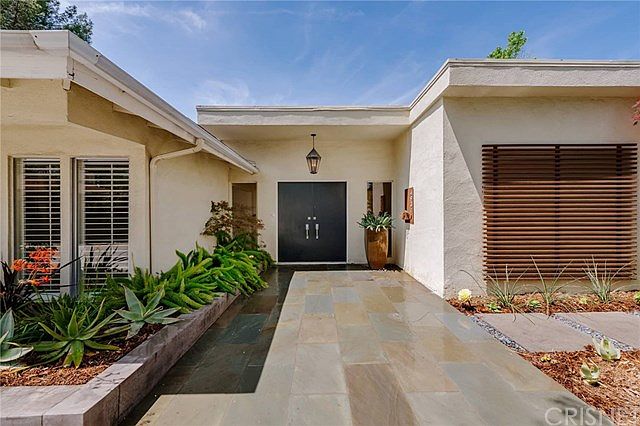 1st image of 4937 Calvin Ave