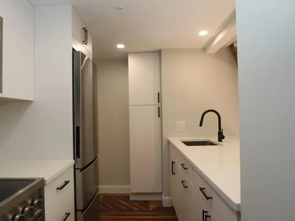 1919 Green St APT A, Philadelphia, PA 19130