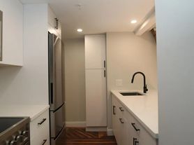 1919 Green St, Philadelphia, PA