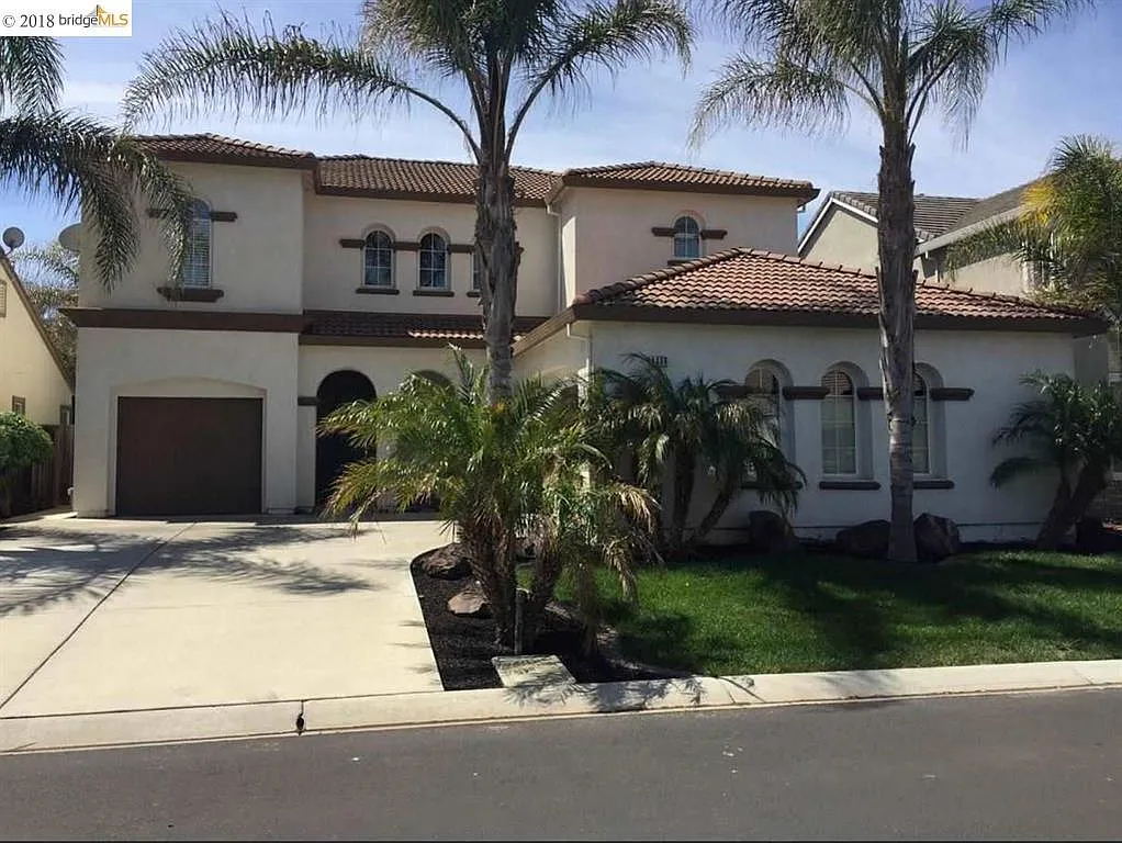 2466 Yosemite Way photo 1