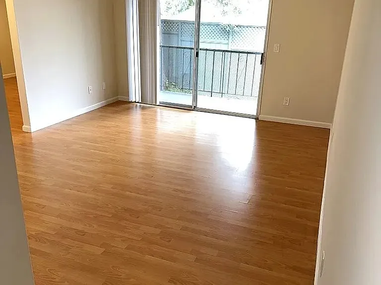900 Alvarez Ave — Photo 12