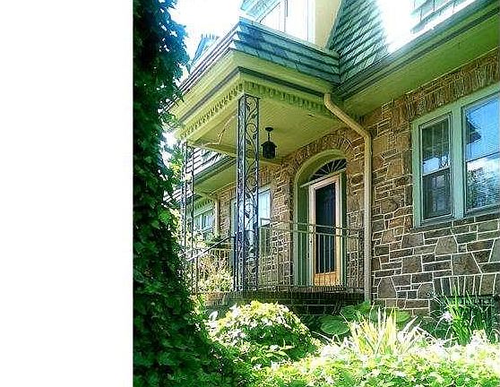 2nd image of 1600 Sycamore St