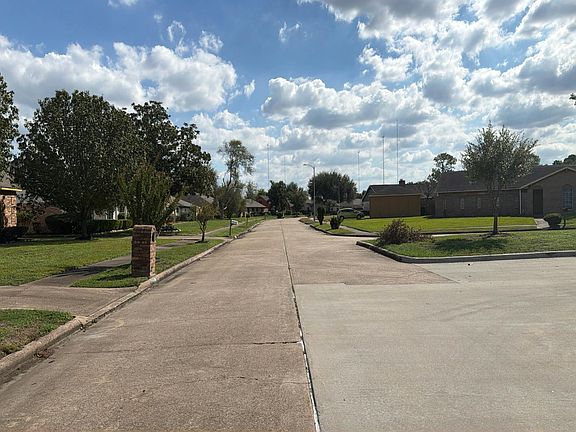 4th image of 15111 Ridingwood Dr