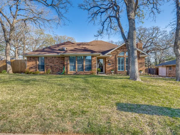 6821 Greenacres Dr, North Richland Hills, TX 76182