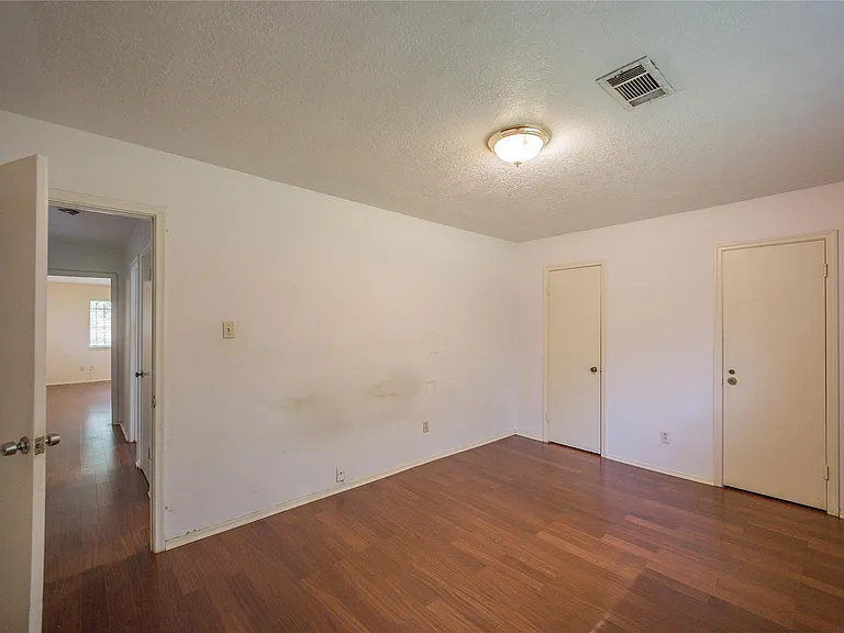 7010 Captain Dr — Photo 31