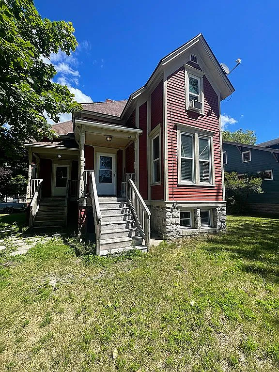 135 McKinley Ave photo 1
