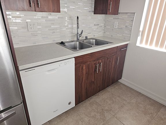 4th image of 1421 16th St APT 7