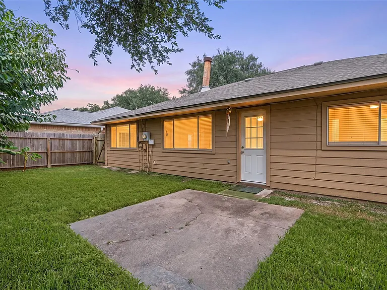 2603 Hollymist Dr — Photo 2