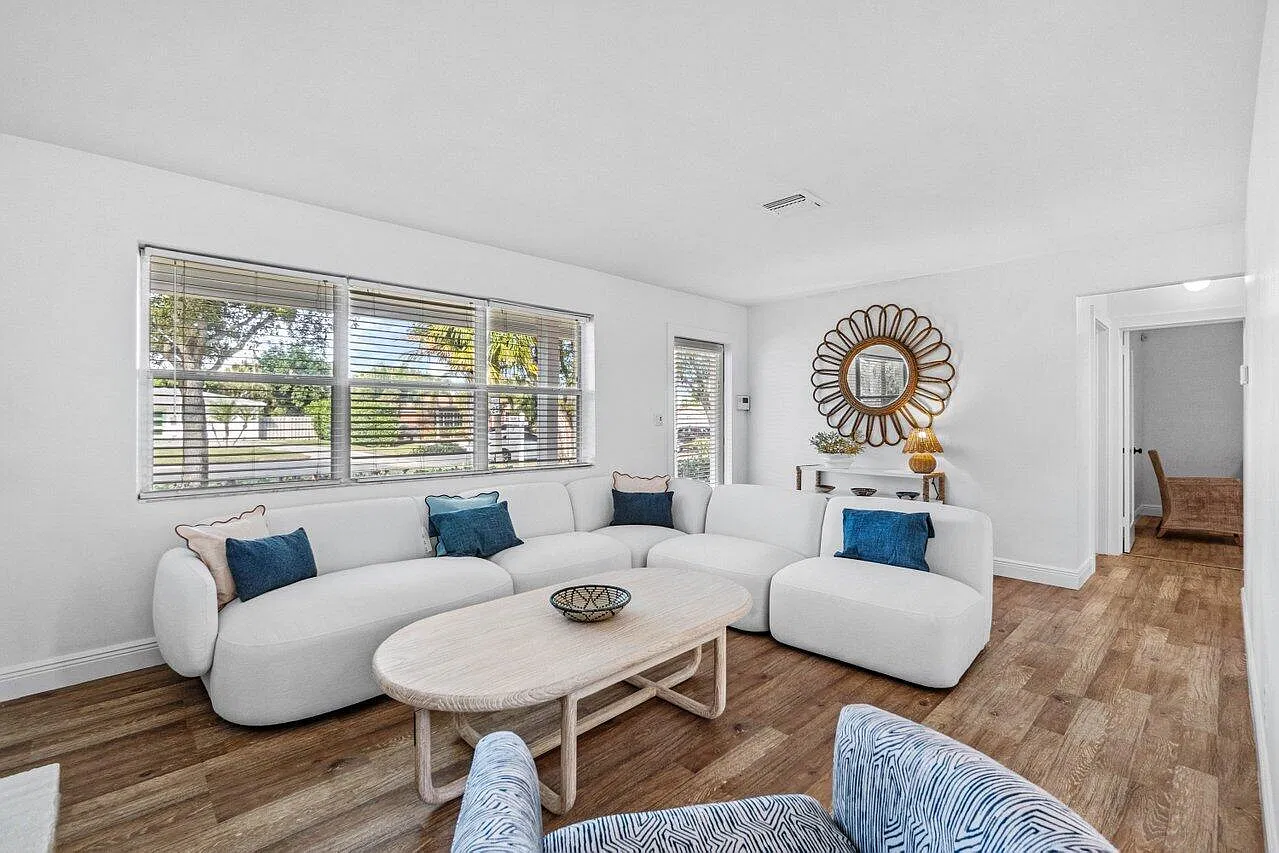 3 bed, 2.0 bath, 1287 sqft, $5,200 — Photo 3