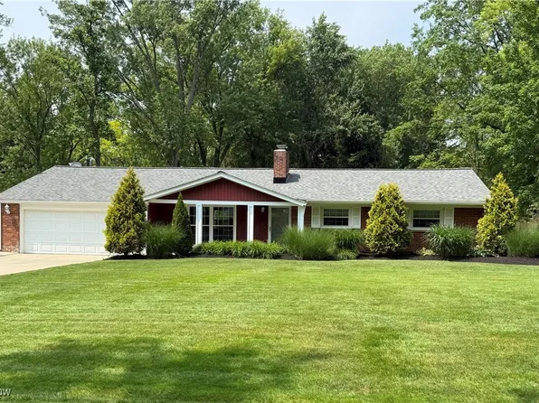 9034 Pleasant View Dr, Northfield, OH 44067