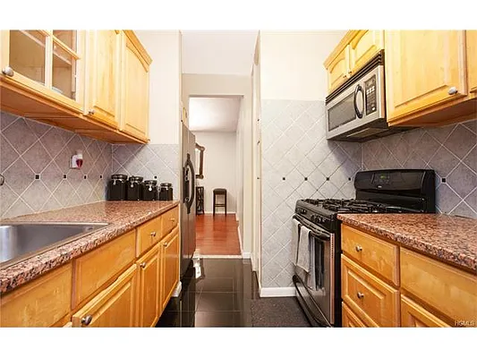 Sold by Douglas Elliman | media 15