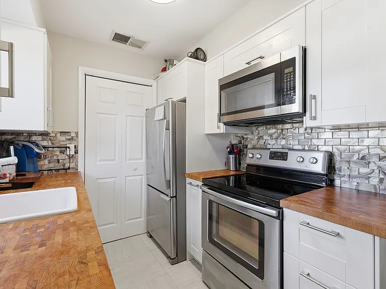 2901 Eastland Rd — Photo 9