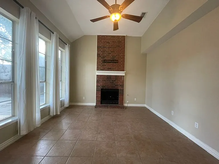 3222 Mapleridge Dr — Photo 15