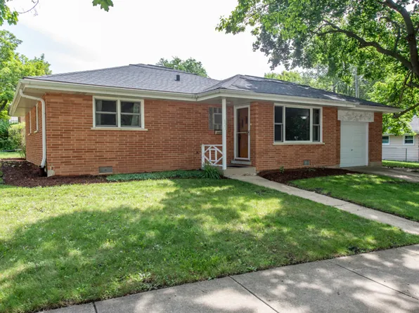 623 McKinley Ave, Mundelein, IL 60060