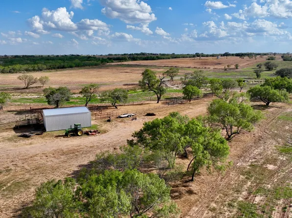 7110 Us Highway 181, Poth, TX 78147