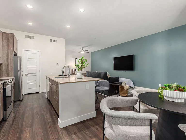 Pinnacle Vista Condominiums — Photo 26