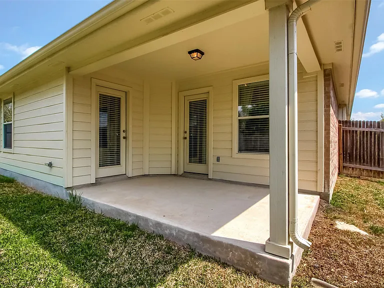18720 Royal Pointe Dr — Photo 37