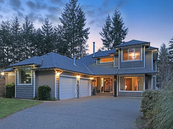 1669 Essex Pl, Comox Valley, BC V9M 4C6