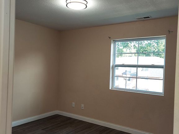 4th image of 52 Westwood Dr #2