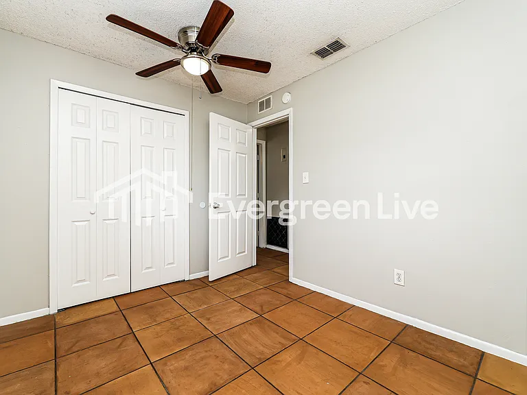 613 Charter Ct — Photo 12