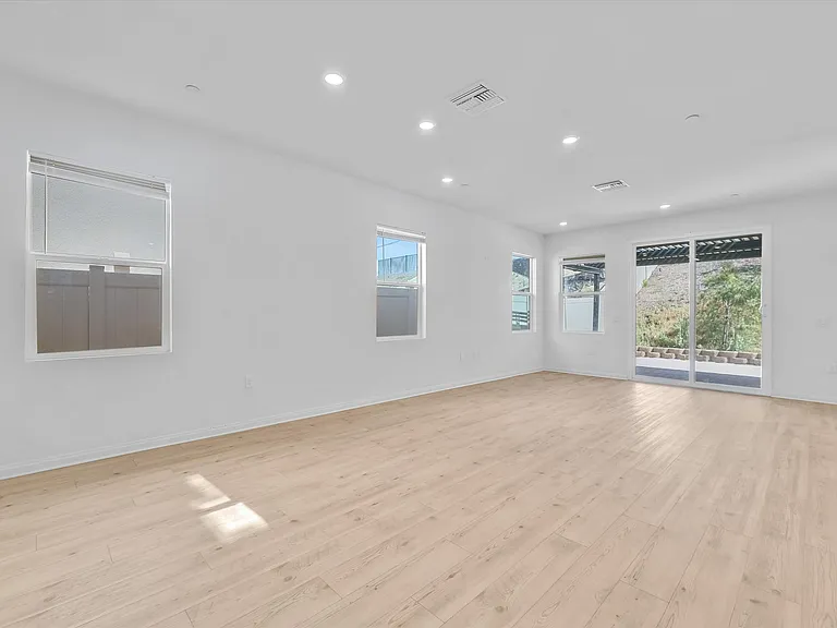 4688 Florence Dr — Photo 4