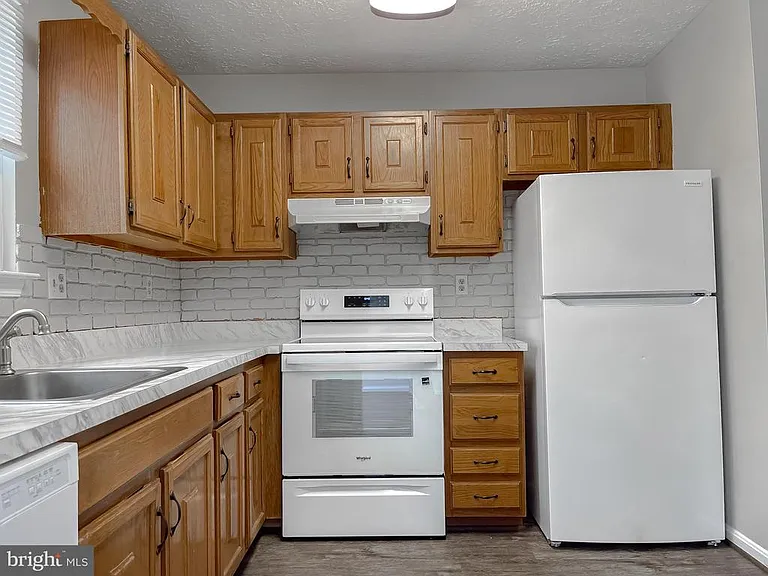 4232 Drake Ct — Photo 9