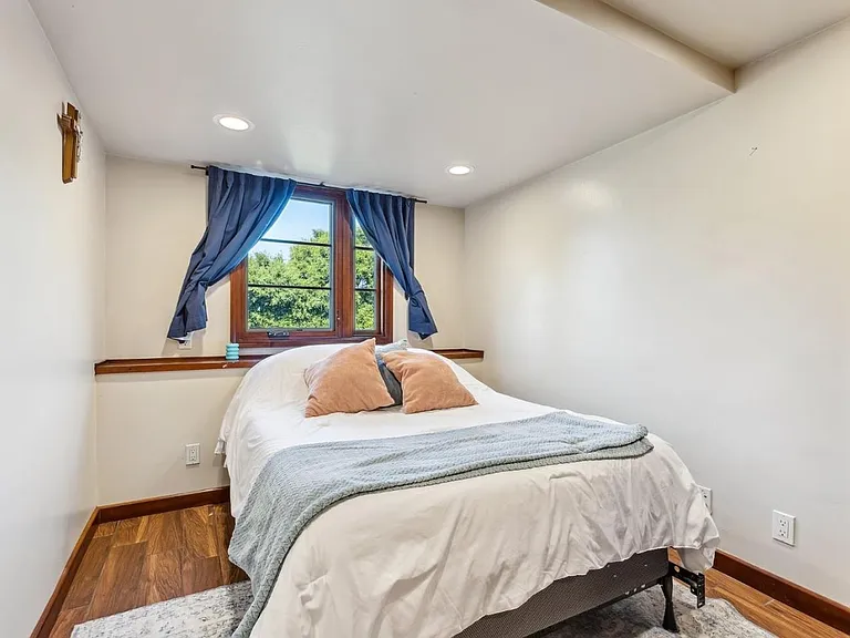 333 Crest Dr — Photo 3
