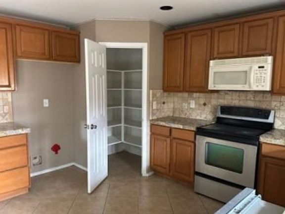 4th image of 41811 W Avella Dr