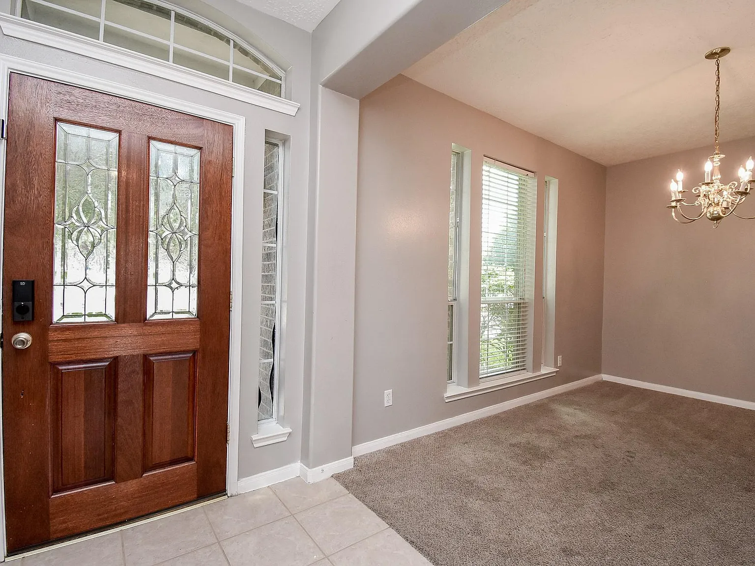 4 bed, 2.5 bath, 2420 sqft, $2,400 — Photo 4