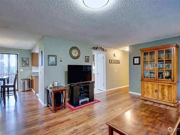 5th image of 652 NW Cathlamet Drive