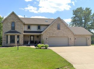 19581 Devonshire Dr, Downs, IL 61736