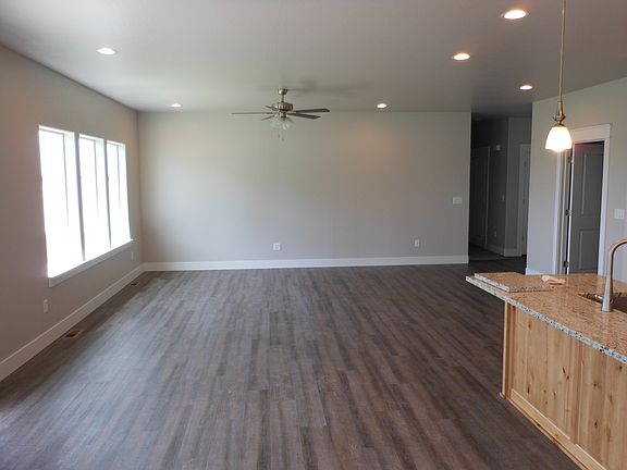 3rd image of 130 Cayuse Creek Dr