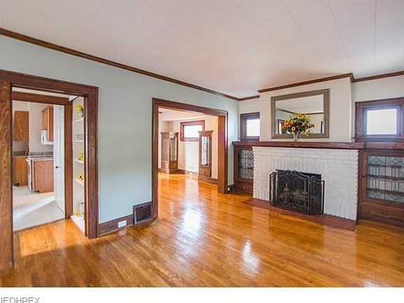 5th image of 1482 Larchmont Ave