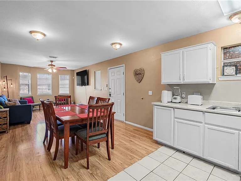 1804 Oasis Ave — Photo 9