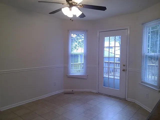 3 bed, 2.5 bath, 2076 sqft, $2,415 — Photo 4
