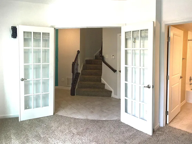 1st floor office / bedroom w/full bath