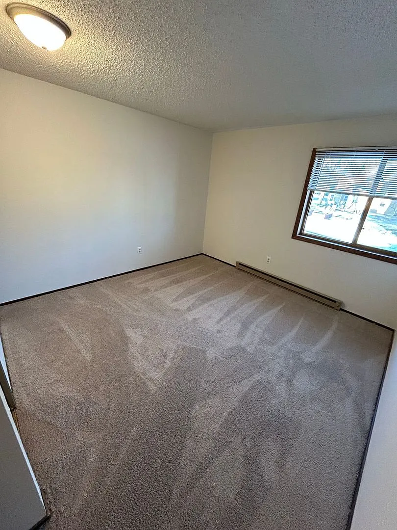 321 1st Ave SE — Photo 4