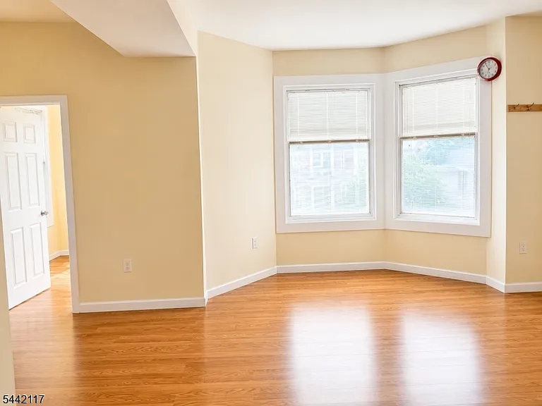 316 Clifton Ave — Photo 3
