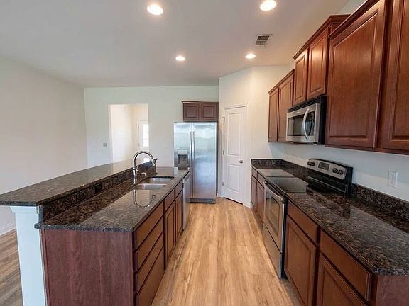 3rd image of 2796 Eton St