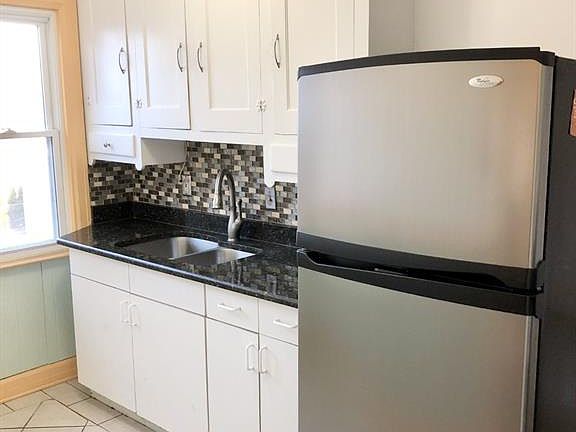 4th image of 920 Beaconsfield Ave APT 2N