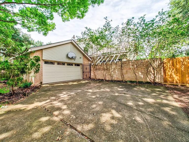 8022 La Brea Dr — Photo 5