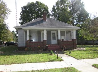 104 E Webb St, Carmi, IL 62821