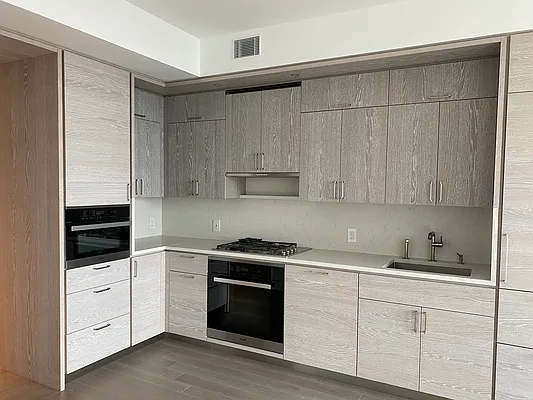 Rented by The Ariel Group Realty Corp | media 23