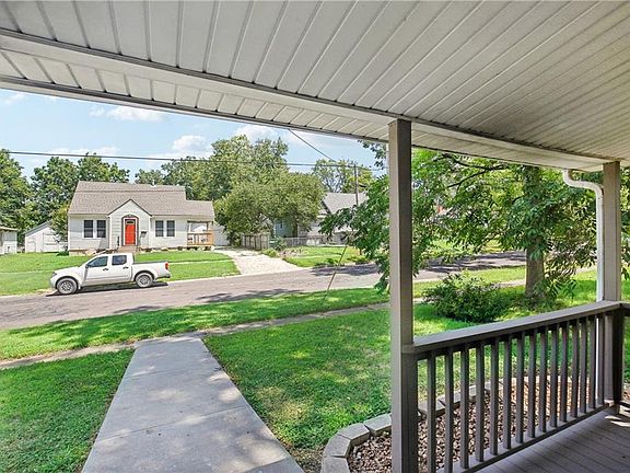 3rd image of 106 W Tebo St