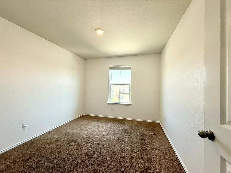 3319 Angus Xing — Photo 14