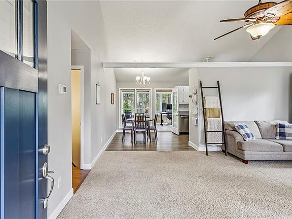 5th image of 18 W Ridge Dr SE