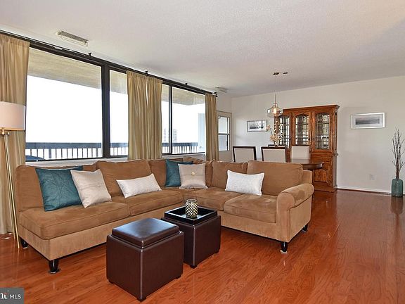 4th image of 3713 S George Mason Dr APT 1710W